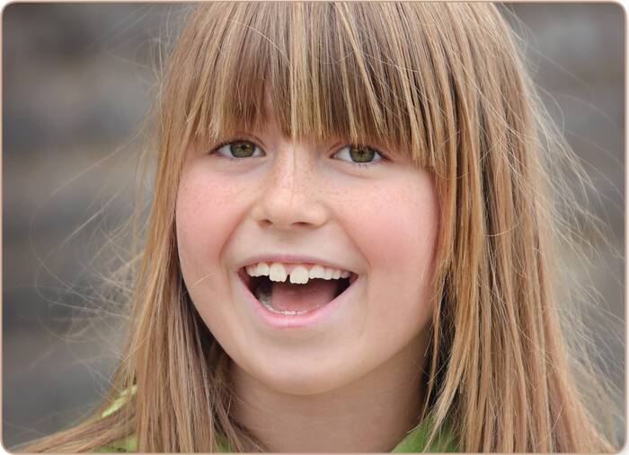 causes des dents jaunes chez les enfants